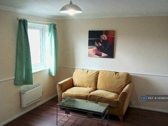 2 Bedroom Flat To Rent In Gurney Close, Barking, IG11