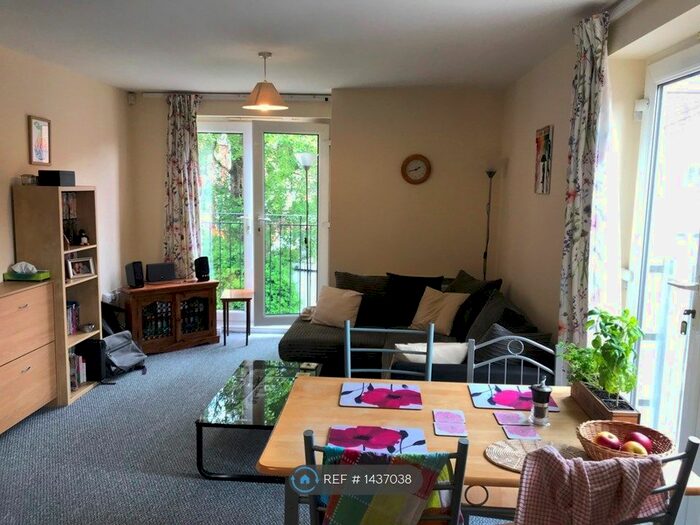 3 Bedroom Flat To Rent In Ladybarn Crescent, Manchester, M14