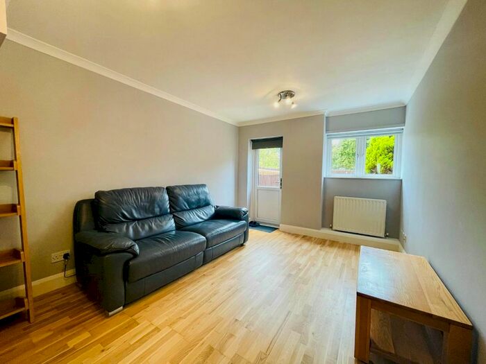1 Bedroom Flat To Rent In Grosvenor Road, London, W7