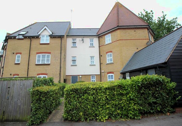 2 Bedroom Apartment To Rent In Bridge Street, SS15