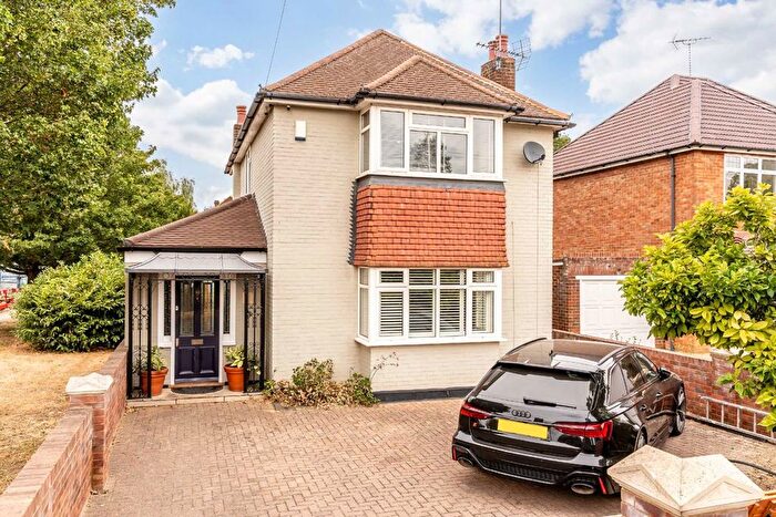 3 Bedroom Detached House For Sale In Queens Way, Hanworth Park, TW13