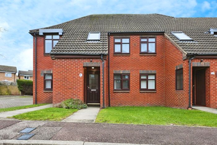 2 Bedroom Maisonette For Sale In The Lawns, Stevenage, SG2