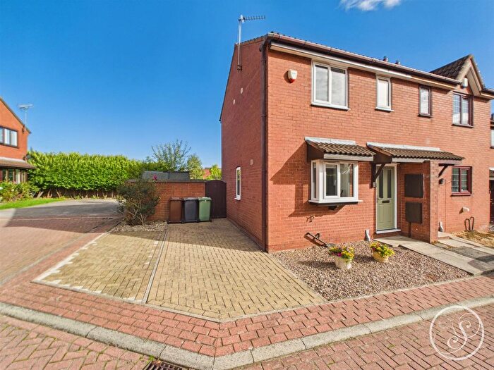 2 Bedroom Town House For Sale In Leventhorpe Court, Oulton, Leeds, LS26