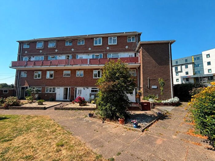 3 Bedroom Flat To Rent In Parr Close, Exeter, EX1