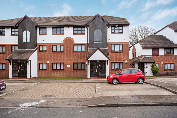 1 Bedroom Flat For Sale In St. Pauls Rise, London, N13