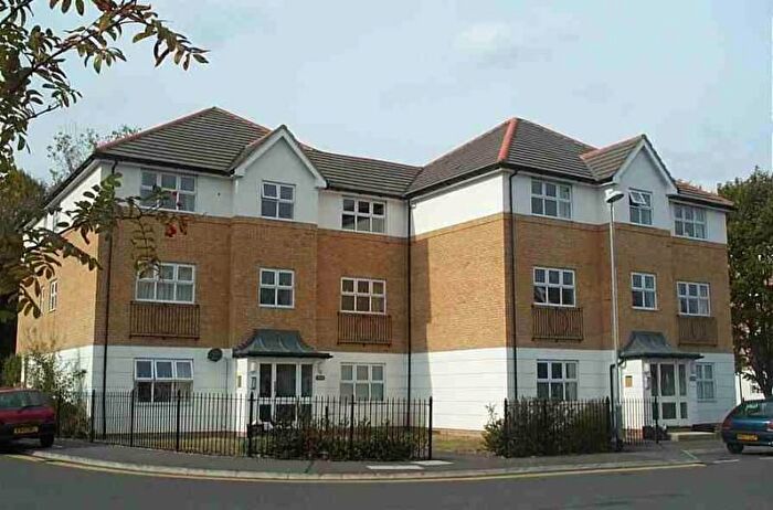 2 Bedroom Flat To Rent In Hillary Drive, Isleworth, TW7