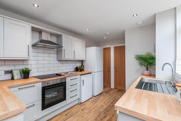 6 Bedroom House To Rent In Estcourt Avenue, Leeds, LS6