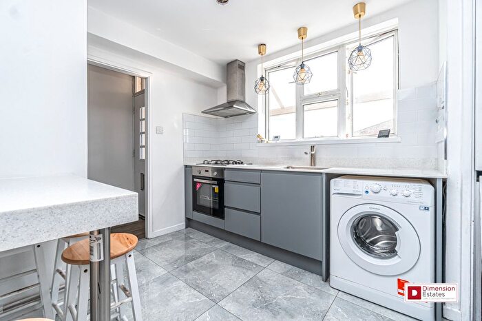 3 Bedroom Maisonette To Rent In Lower Clapton, Hackney, E5