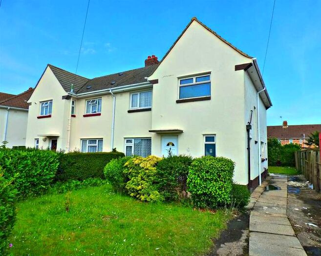 3 Bedroom Semi-Detached House To Rent In Three Double Bedroom House - Parkstone, BH12