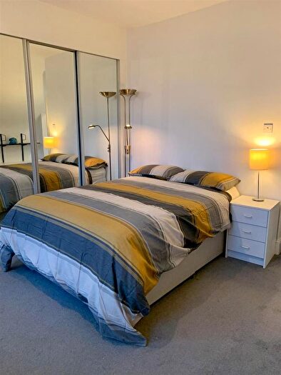 Studio For Sale In Tooting High Street, London, SW17