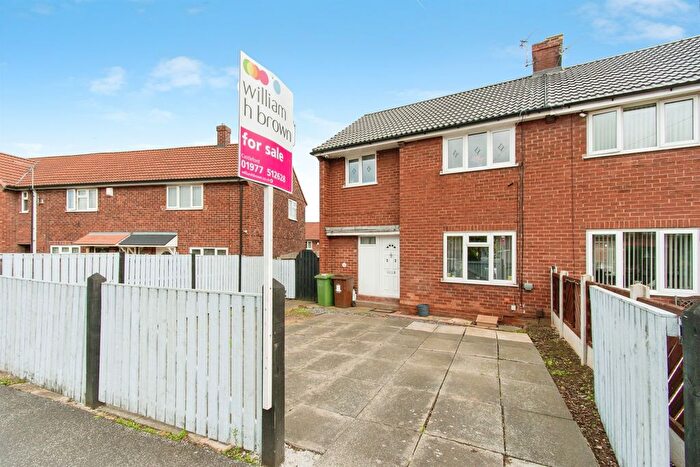 3 Bedroom Semi-Detached House For Sale In Borrowdale Drive, Castleford, WF10