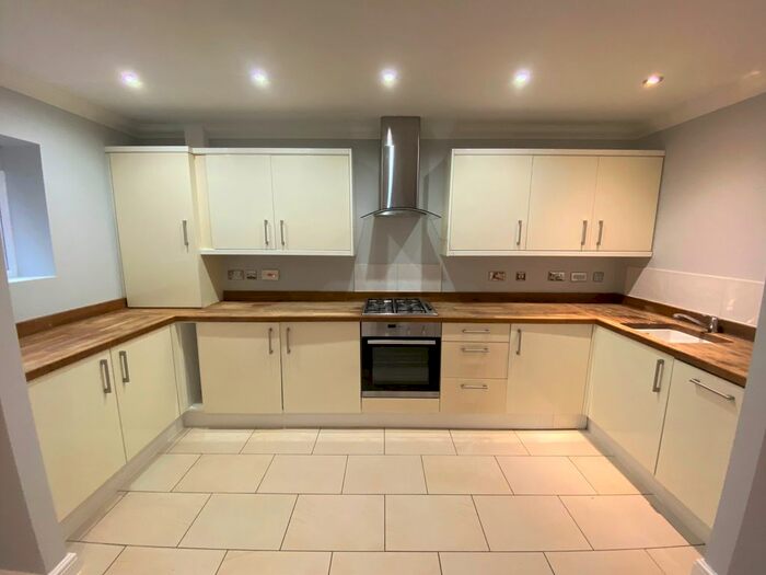 2 Bedroom Flat To Rent In Epsom Road, Guildford GU1