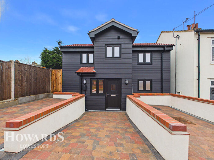 2 Bedroom Detached House For Sale In Green Lane, Kessingland, NR33