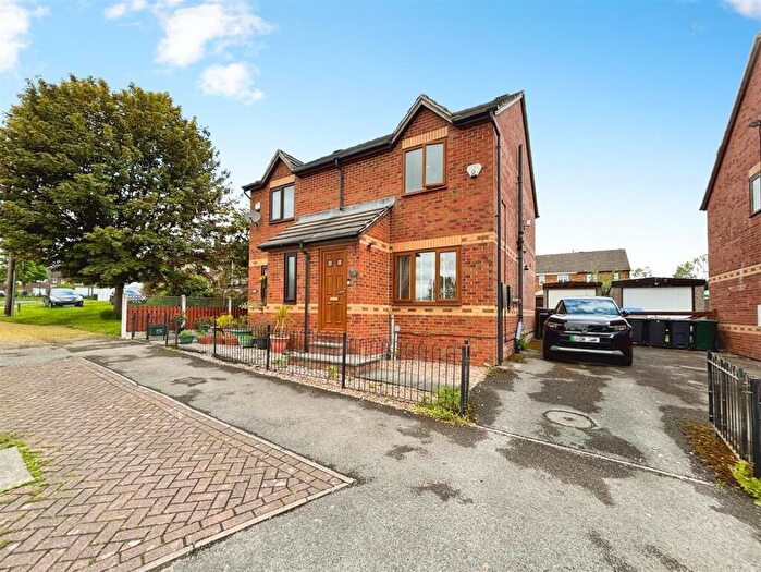2 Bedroom Semi-Detached House For Sale In Eaglesfield Drive, Bradford, BD6