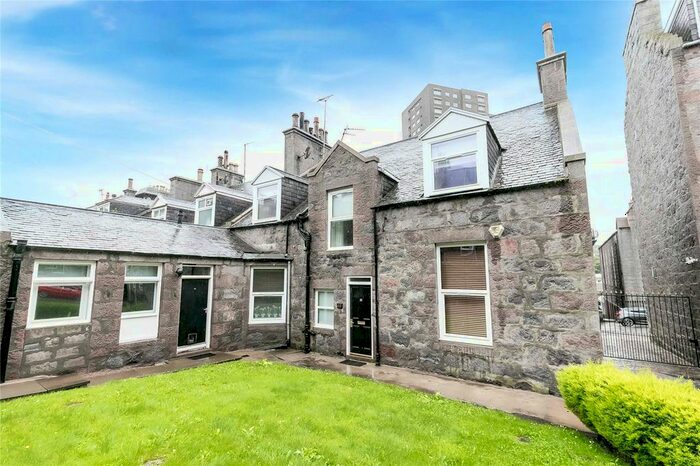 2 Bedroom Flat To Rent In Gilcomston Park, Aberdeen, Aberdeenshire, AB25