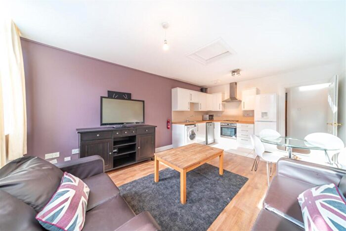 3 Bedroom Apartment To Rent In £pppw - St Andrews Street, City Centre, NE1