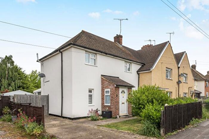 3 Bedroom End Of Terrace House For Sale In Ceely Road, Aylesbury, HP21