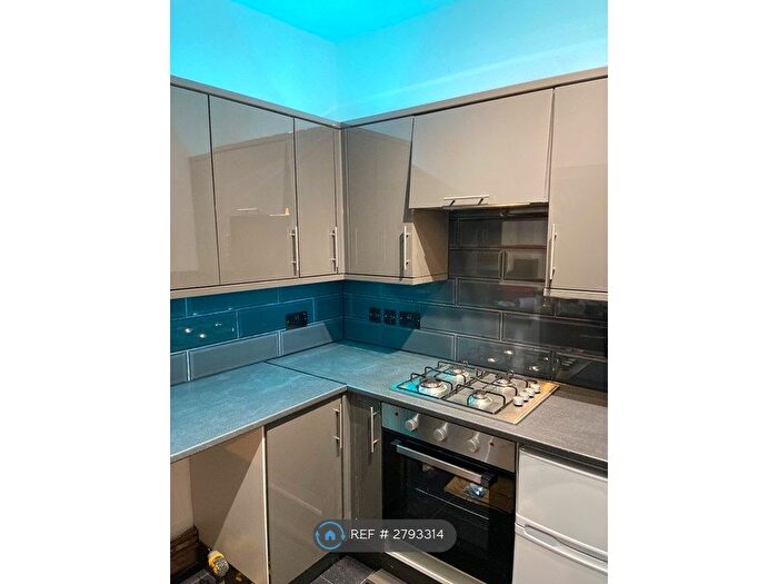 2 Bedroom Flat To Rent In Laira Avenue, Plymouth, PL3