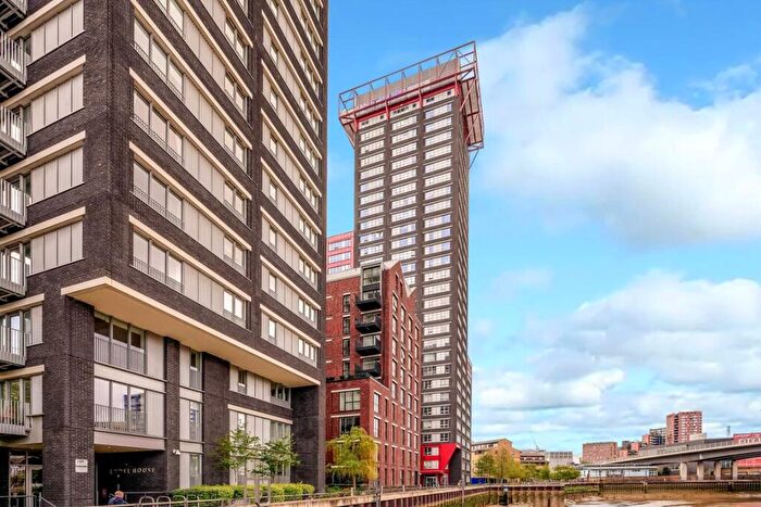 2 Bedroom Flat To Rent In Goodluck Hope Walk, Good Luck Hope, E14