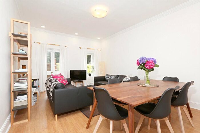 2 Bedroom Apartment To Rent In Highbury New Park, Islington, London, N5
