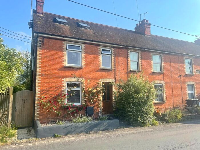 3 Bedroom End Of Terrace House To Rent In Bay Road, Gillingham, SP8