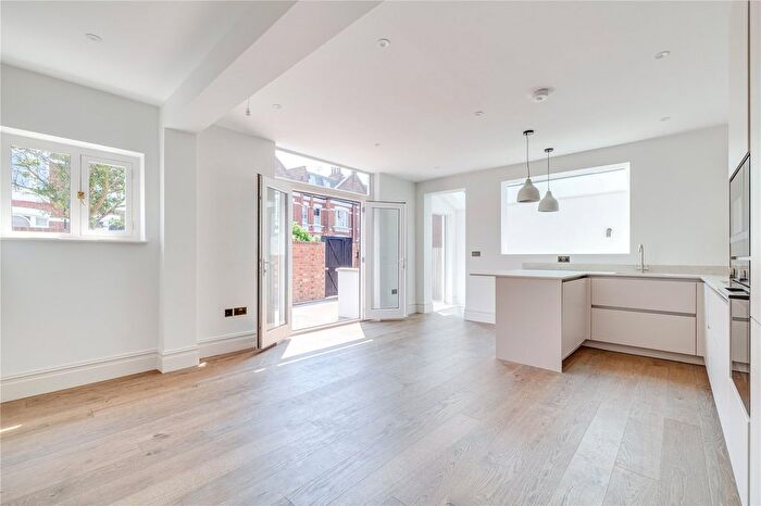 2 Bedroom Flat To Rent In Bradbourne Street, Parsons Green, SW6