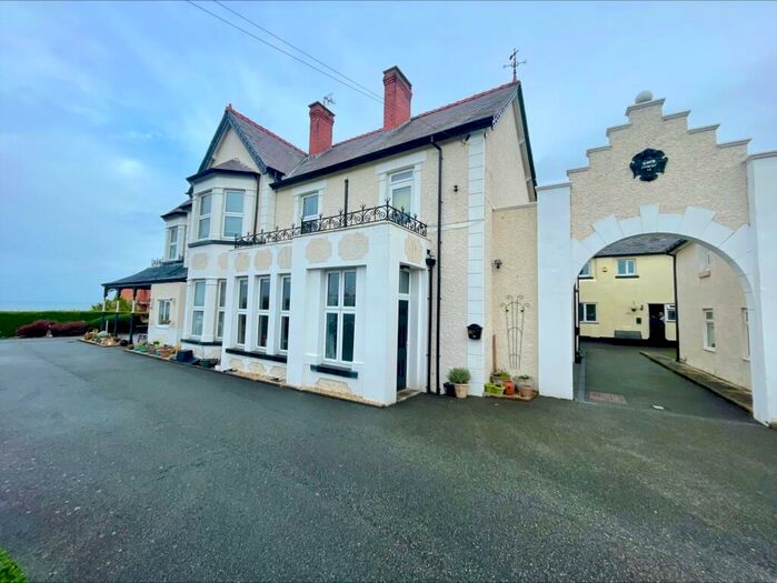 2 Bedroom Flat To Rent In Queens Road, Colwyn Bay, LL29