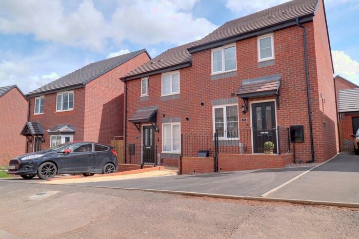 3 Bedroom Semi-Detached House To Rent In Hylton Road, Stafford, ST16