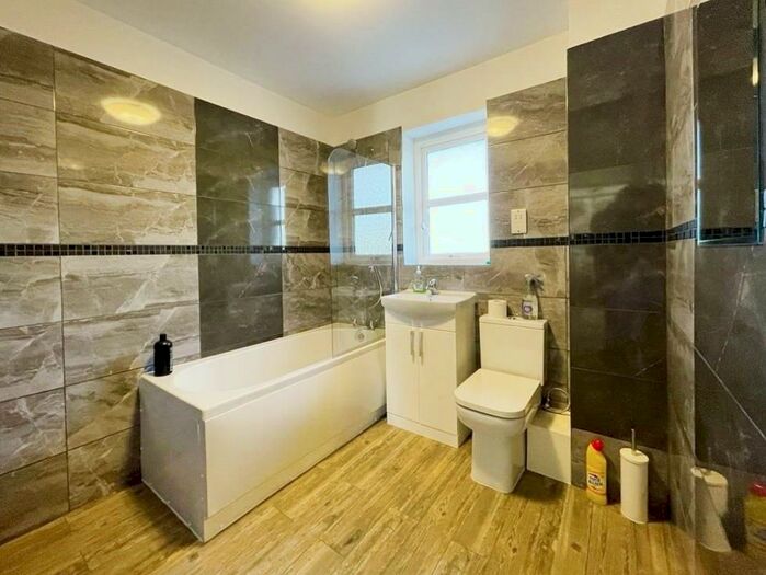 2 Bedroom Flat To Rent In Penlinken Drive, Liverpool, L6