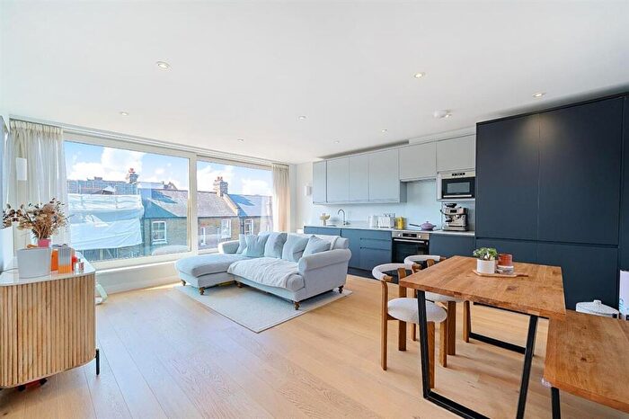 2 Bedroom Flat For Sale In Silvester Road, SE22