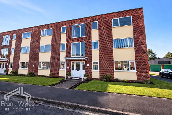2 Bedroom Flat For Sale In Rutland Court, Lytham St. Annes, Lancashire, FY8