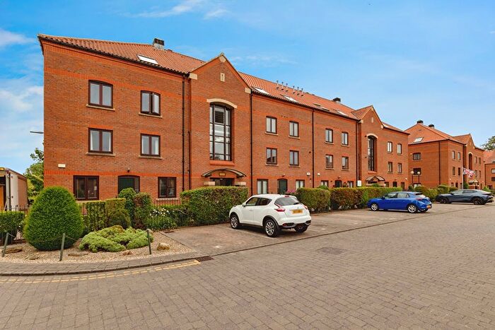 2 Bedroom Flat For Sale In Castle Dyke Wynd, Yarm, Durham, TS15