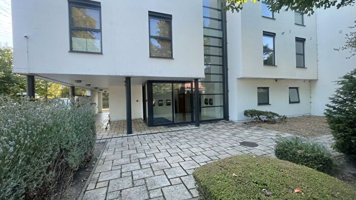 2 Bedroom Flat To Rent In Stefan House, Green Lanes, Winchmore Hill, N21