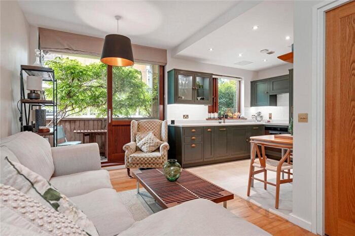 2 Bedroom Apartment For Sale In Highbury Crescent, Highbury, London, N5