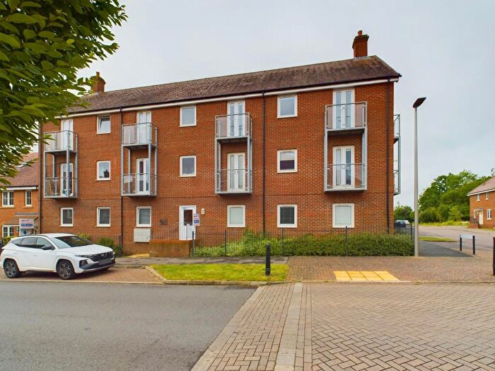 2 Bedroom Flat To Rent In Santa Cruz Avenue, Bletchley, MK3