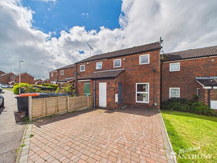 3 Bedroom Terraced House For Sale In Meadow Way, Leighton Buzzard, LU7