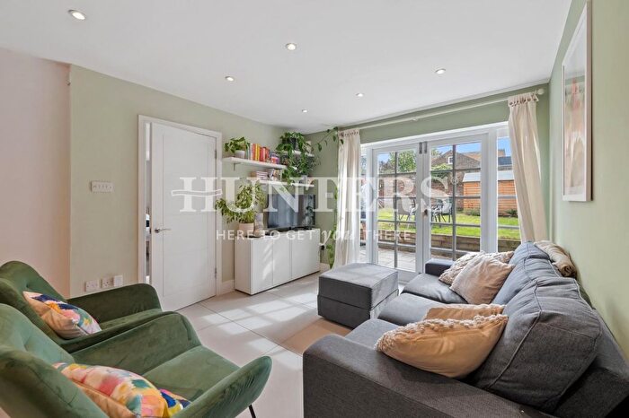 2 Bedroom Flat To Rent In Albion Road, London, N16