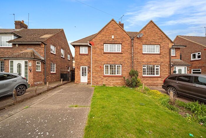 3 Bedroom Semi Detached House For Sale In Valley Drive, Gravesend, Kent, DA12