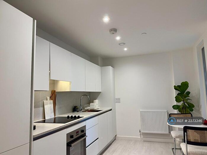 1 Bedroom Flat To Rent In Shearwater Drive, Barnet, NW9