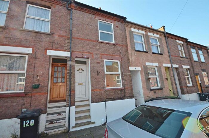 2 Bedroom Terraced House For Sale In Cowper Street, Luton, LU1