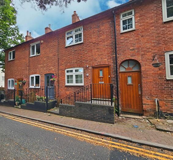 2 Bedroom Cottage To Rent In Fieldgate Lane, Kenilworth, CV8