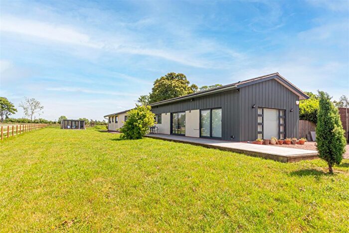 3 Bedroom Detached Bungalow For Sale In Walkers Lane, Whittington, Worcester, WR5