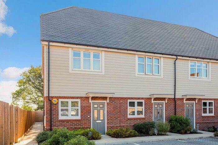 2 Bedroom Semi-Detached House To Rent In Cobham Leatherhead Border, KT22