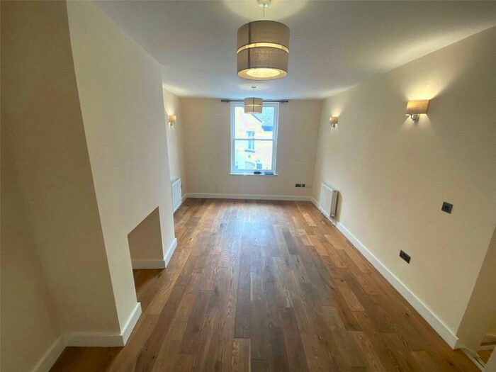 1 Bedroom Apartment To Rent In Castle Yard, Stockport, SK1