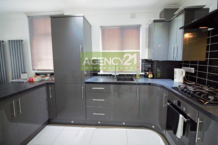 2 Bedroom Flat To Rent In Rectory Road, Manor Park, E12