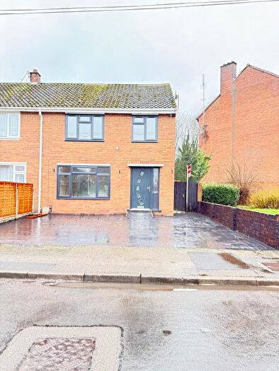 3 Bedroom Semi Detached House To Rent In Glyn Avenue, Bilston, WV14