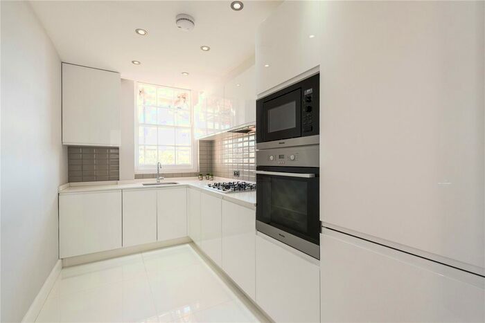 3 Bedroom Flat To Rent In Circus Lodge, Circus Road, NW8