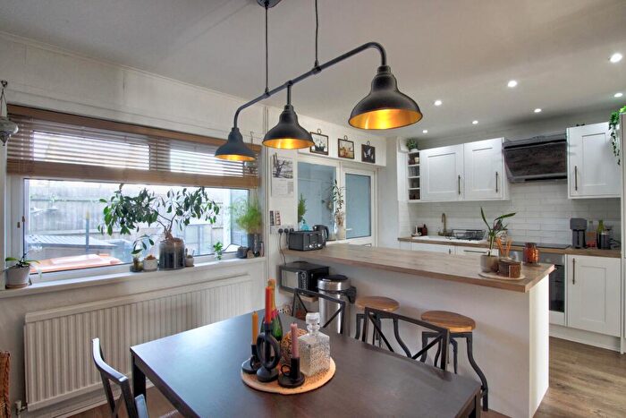 3 Bedroom Terraced House For Sale In Oak Road, Newport, NP10