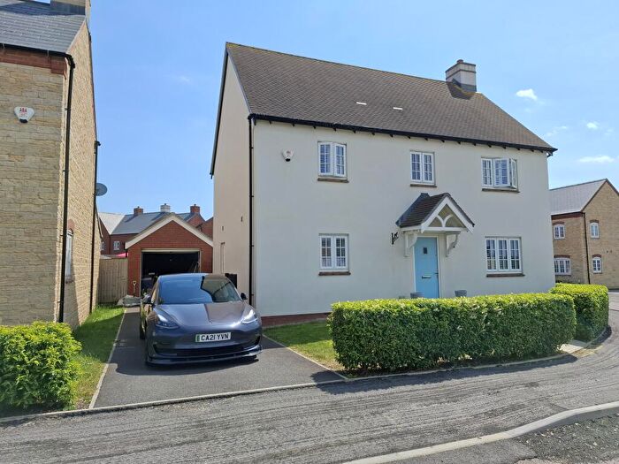 4 Bedroom Detached House For Sale In Snowdrop Way, Northampton, NN4