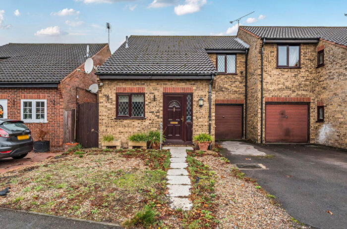 3 Bedroom Semi Detached House For Sale In Setley Way, Bracknell, Berkshire, RG12